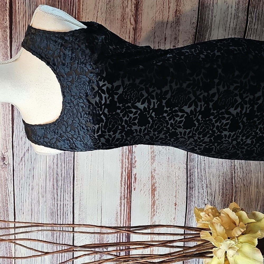 NWT KAREN KANE FOR BLOOMINGDALE'S BLACK LINED VELVET ROSE DRESS